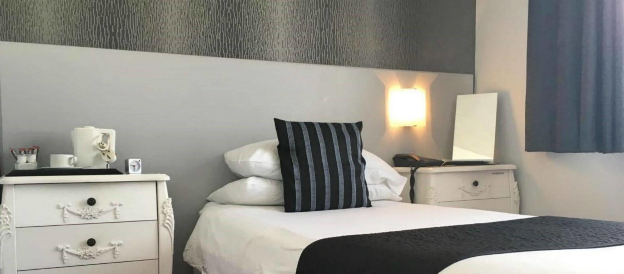 שנקלין Harrow Lodge Hotel מראה חיצוני תמונה